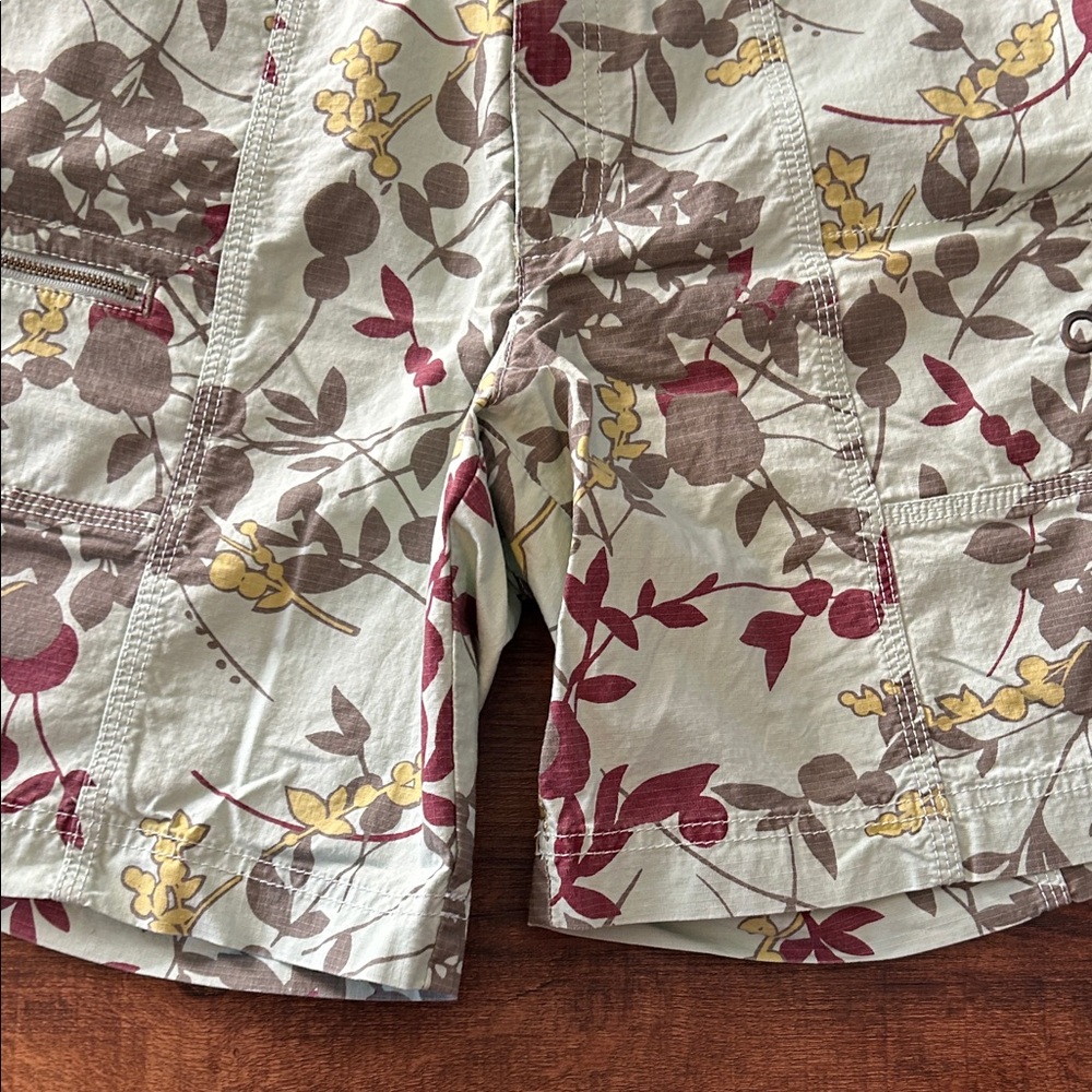 NWT: Eddie Bauer Floral Hiking/Cargo Shorts - Picture 5 of 9